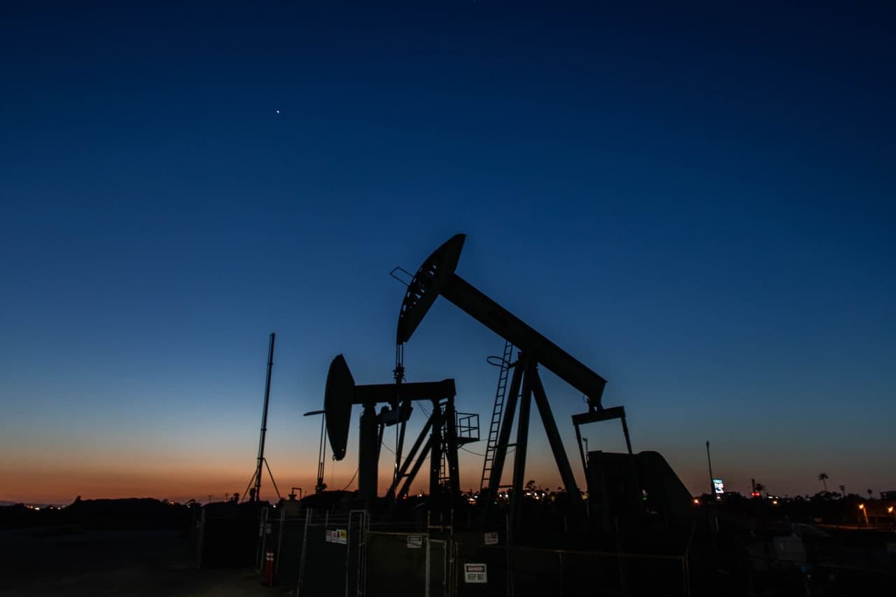 Why the USO Oil ETF is Outperforming Crude Futures in the Iran War