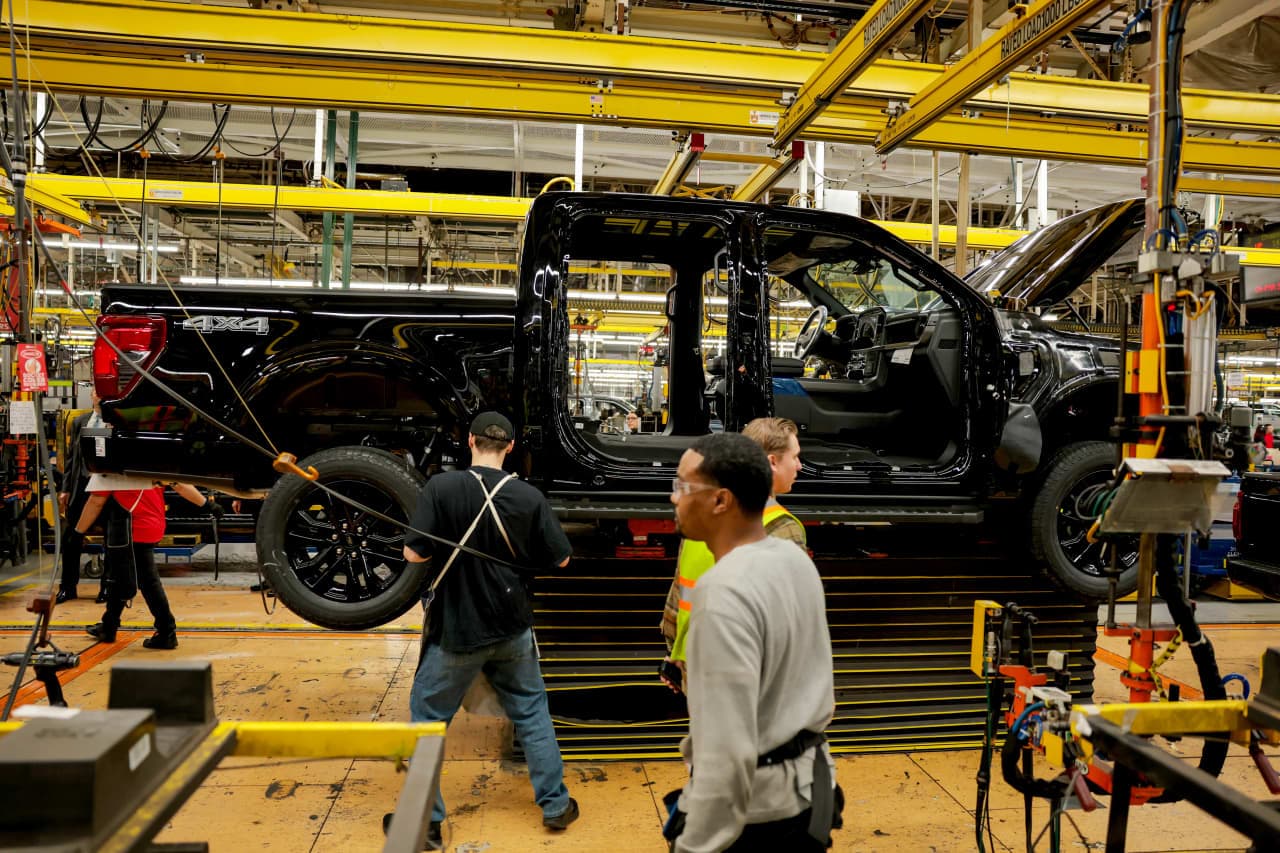 Ford's Big-Truck Bet Drives Momentum: Wall Street Takes Notice