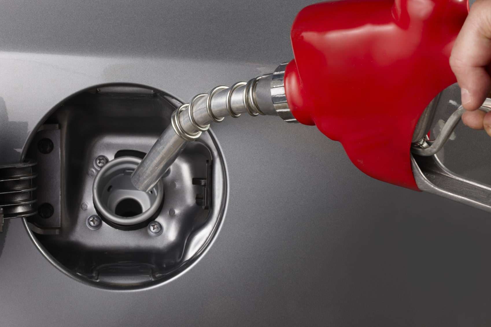 US Gasoline Prices Stay Above $4 Amid Iran Tensions: Market Implications