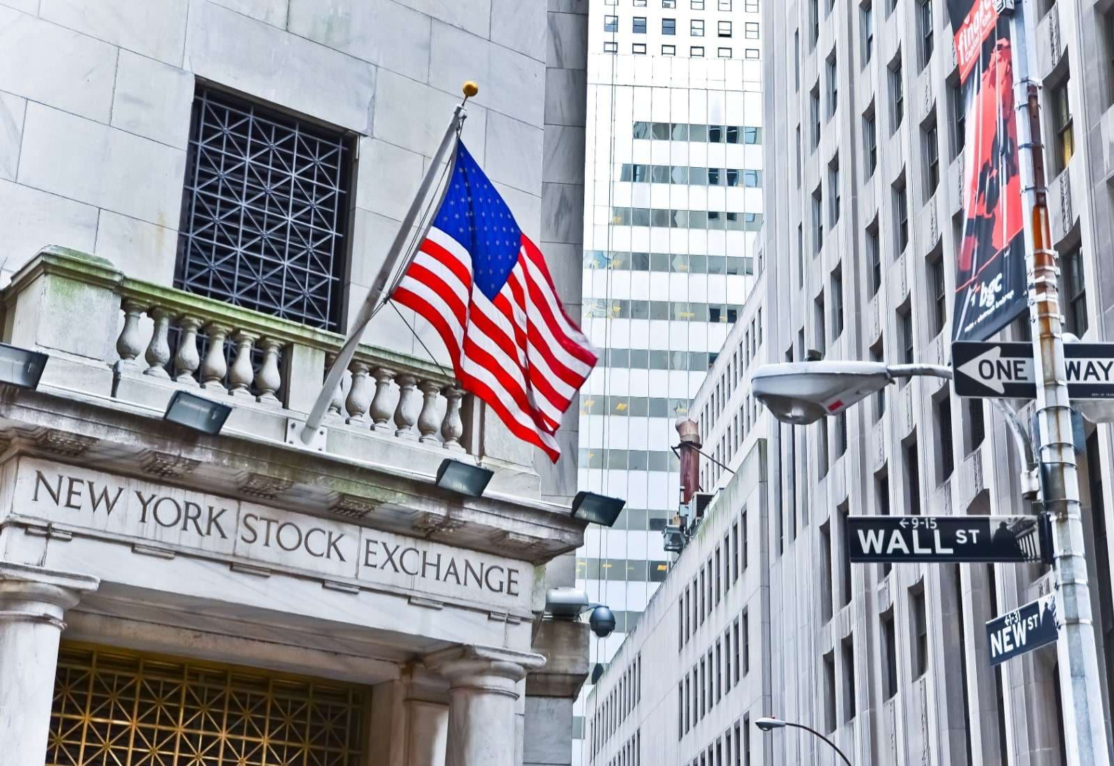Amazon's Wall Street-Backed Rally: Offsetting Losses in the Market