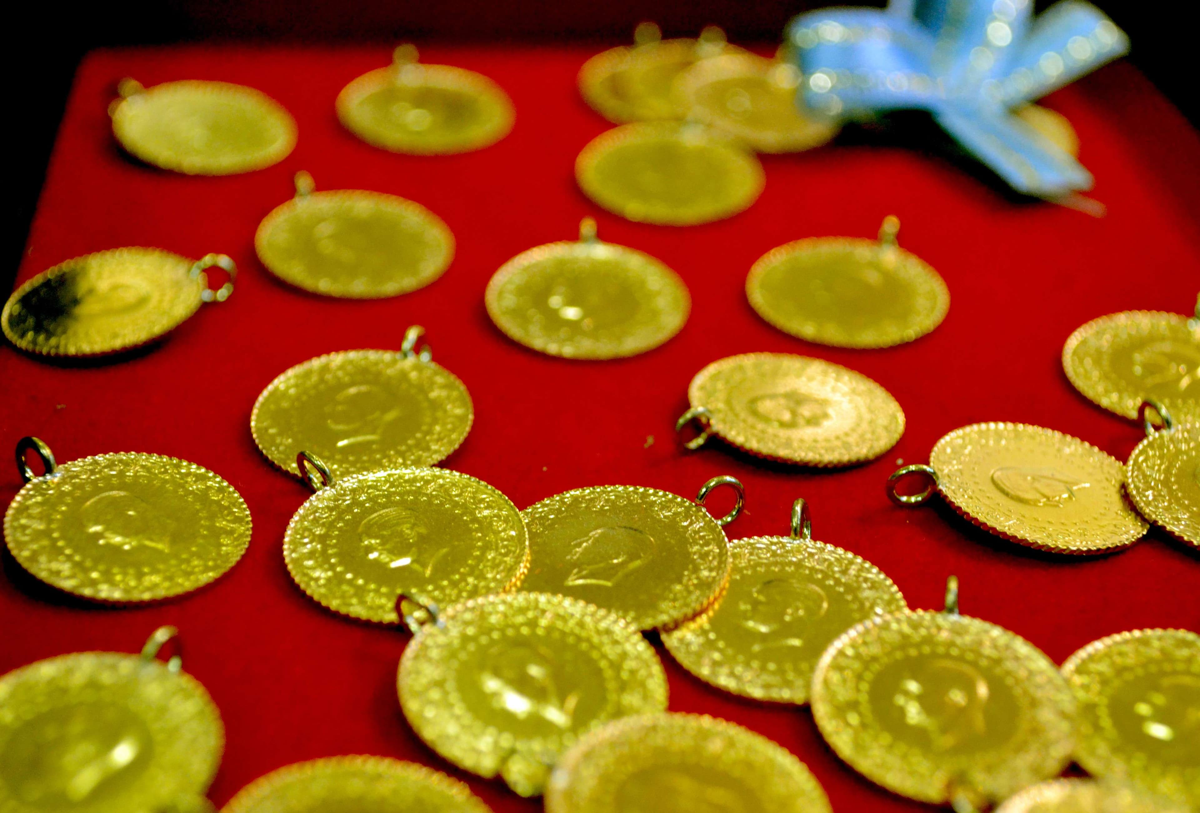 Gold's July Ascent: Navigating Rate Cuts and Safe Haven Flows
