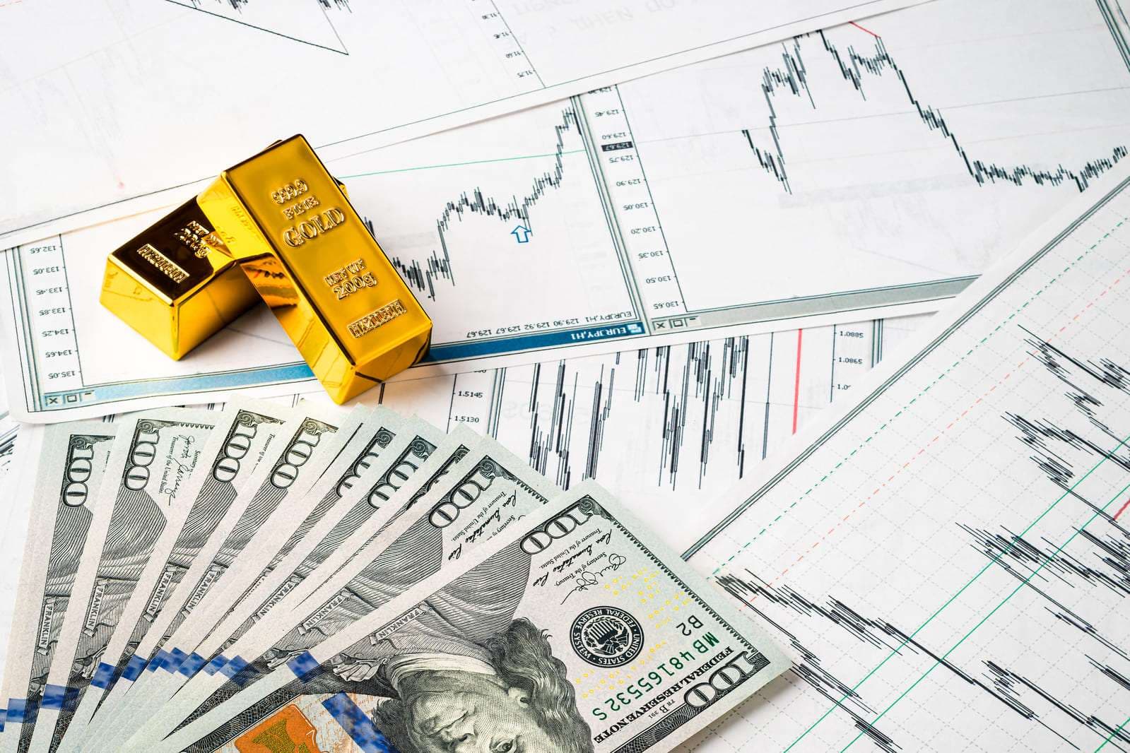 U.S. Dollar Strengthens Amid Euro, Yen, Pound Gains; Gold and Silver Slide