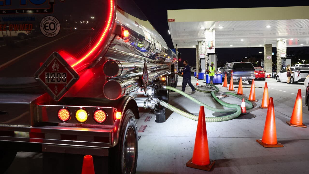 Gulf Tensions Ignite Oil Prices Again: 100‑Dollar Barrier Looms