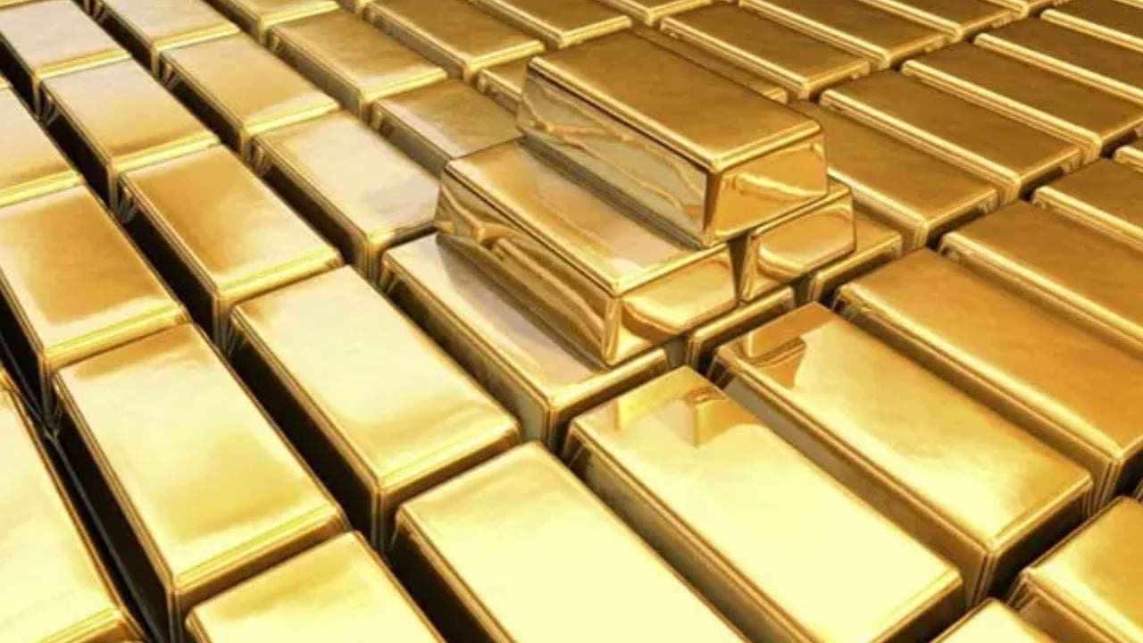 Gold Slides Amid Stable Fed Rates, Signals First Monthly Rise in Five Months