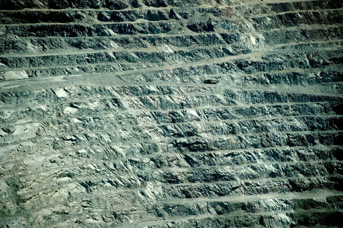 De Beers' Strategic Mine Closure: A New Turn in the Diamond Market