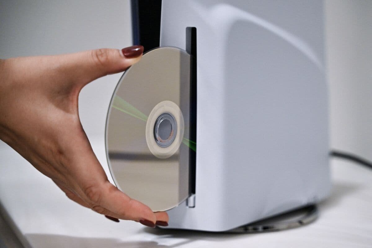 PlayStation'ın Sonu Mu Geliyor? Sony 2028'de CD İle Yola Son Verecek!