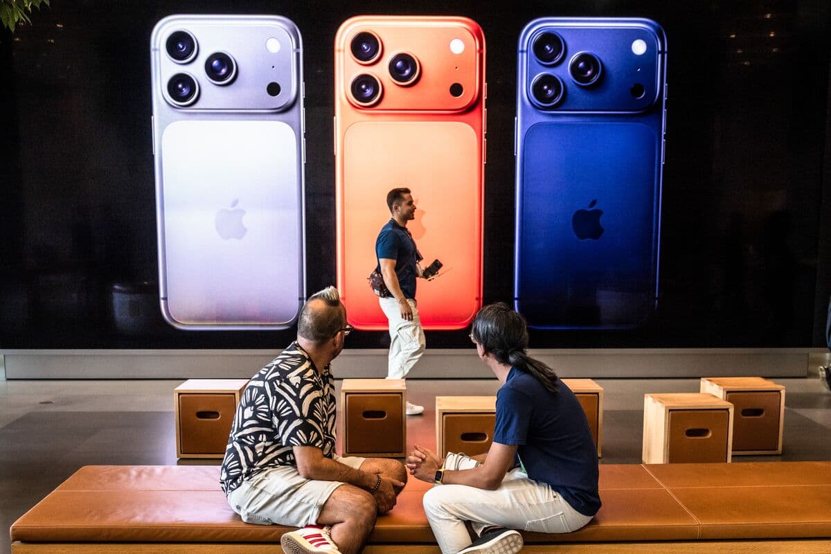 Apple Supplier Luxshare Prices $3.1 Billion HK Listing at Top