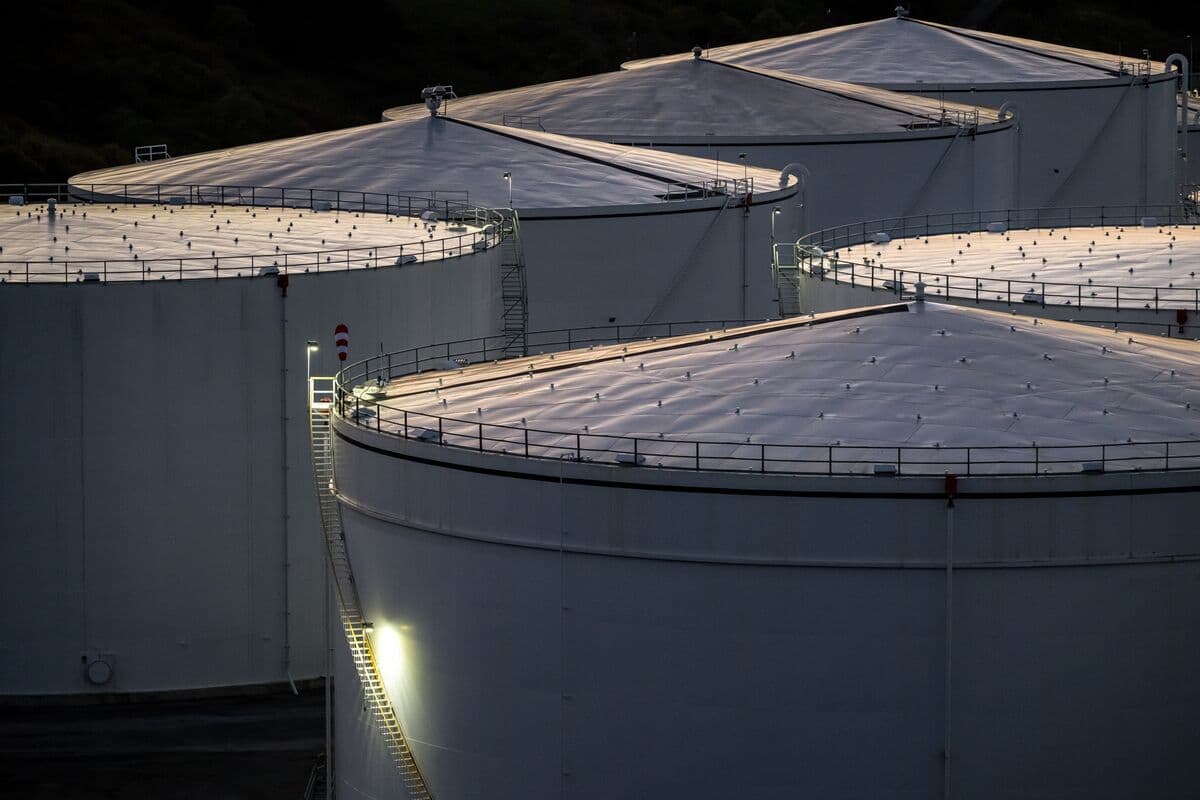 Development That Will Shake the World: Iran's Massive Offshore Oil Stock at Breaking Point