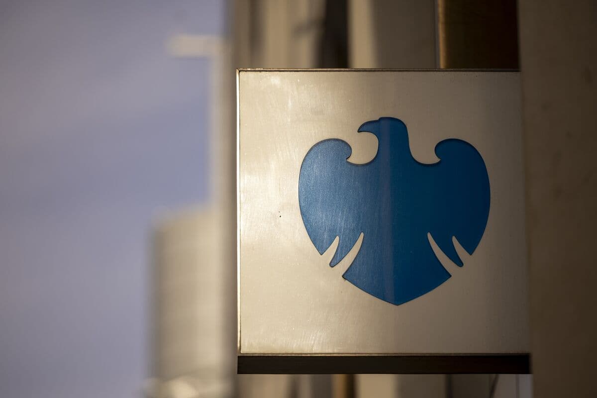 Barclays Prepares $875 Million Debt Sale for Acquisition of Senior Plc