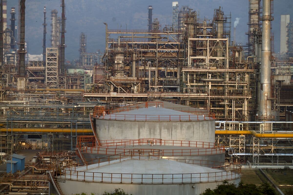 India Refiners Capture Windfall from Fuel Export Surge Amid Global Shortages