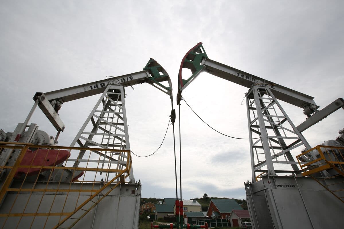 Rusya'nın Petrol Üretimi Tarihi Düşüşte: Küresel Enerji Piyasalarını Sarsıyor