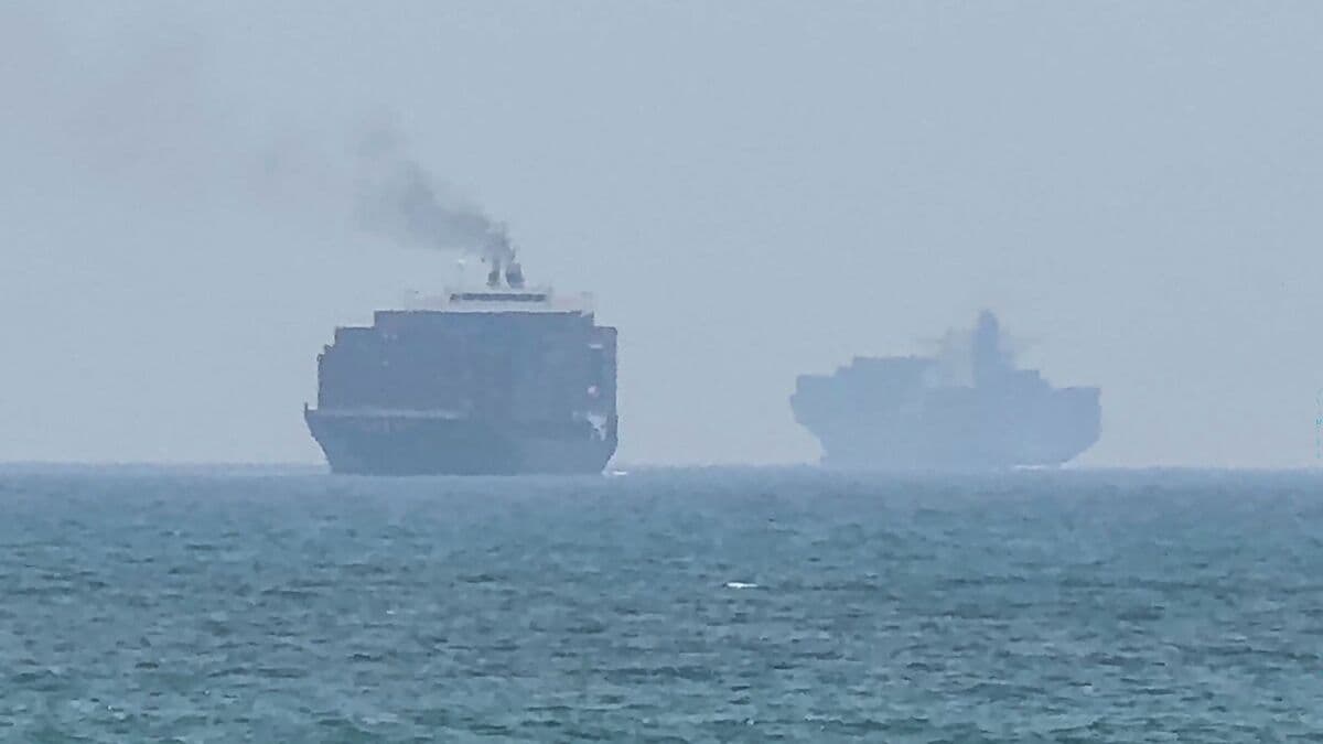 Iran-US Talks Weaken Amid Fresh Strikes: Hormuz Strait Risks Escalate