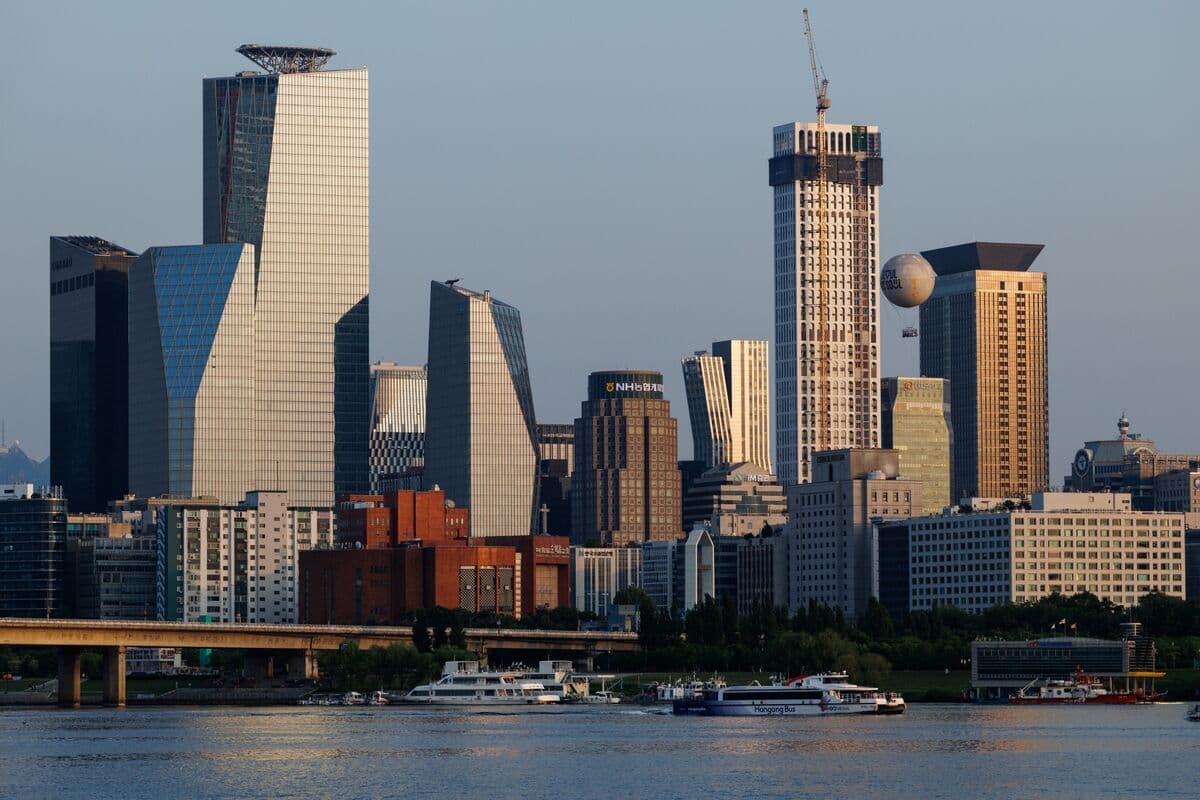 South Korea's $1.9 Billion Bond Sale Sets Annual Record
