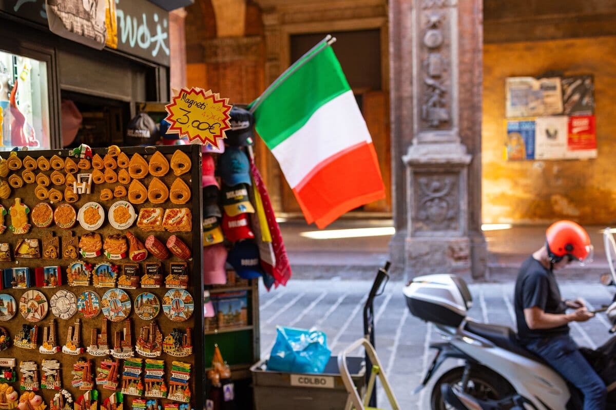 Italy Raises $6 Billion in First Dollar-Bond Sale Since 2021