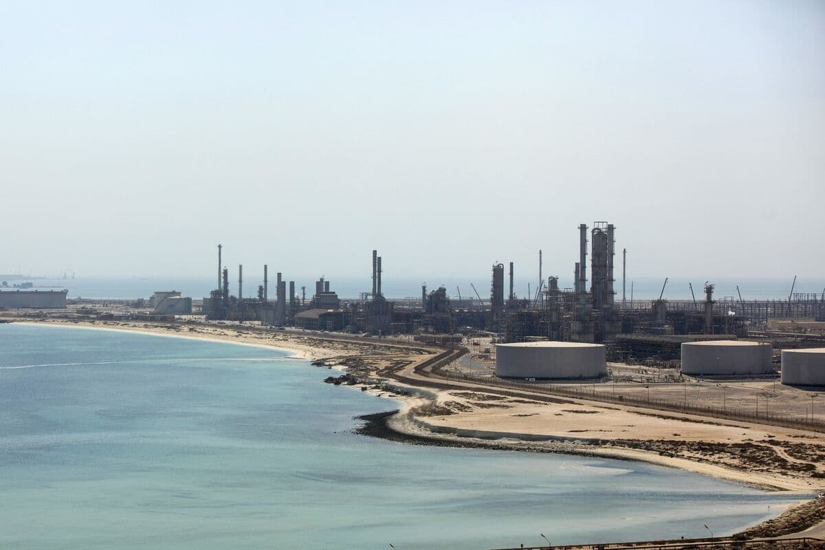 Hormuz Boğazında Büyük Gerileme: Suudi Arabistan'ın Petrol Gelişimi
