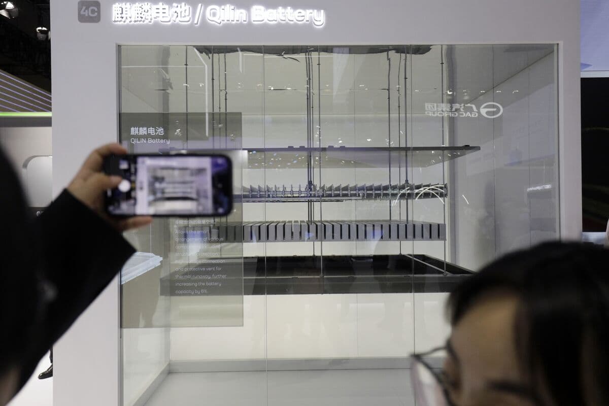 China's Great Economic Contradiction: Dan Wang's Explorations on His Journey to China
