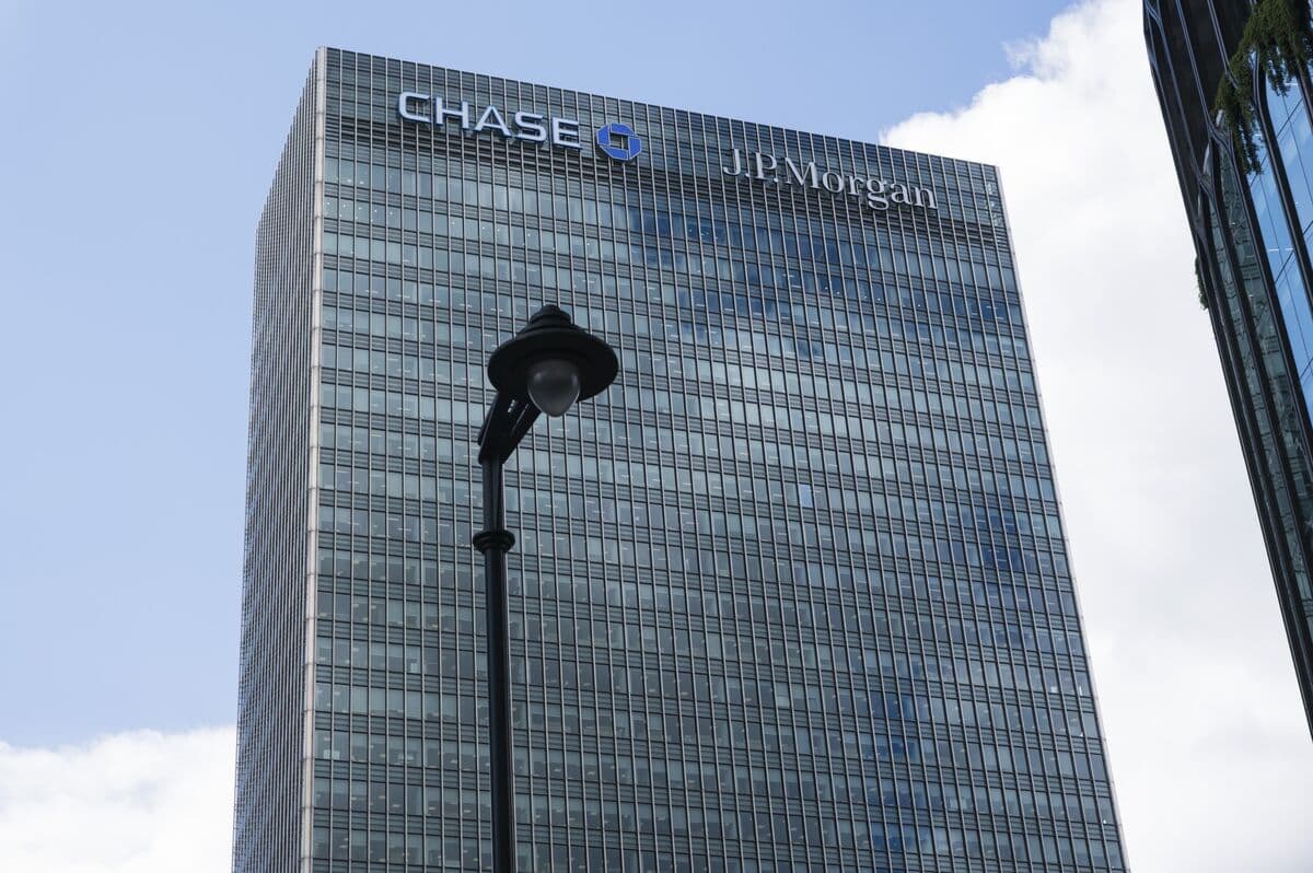 JPMorgan Builds AI Agents That Beat 60/40 Portfolio in Backtests