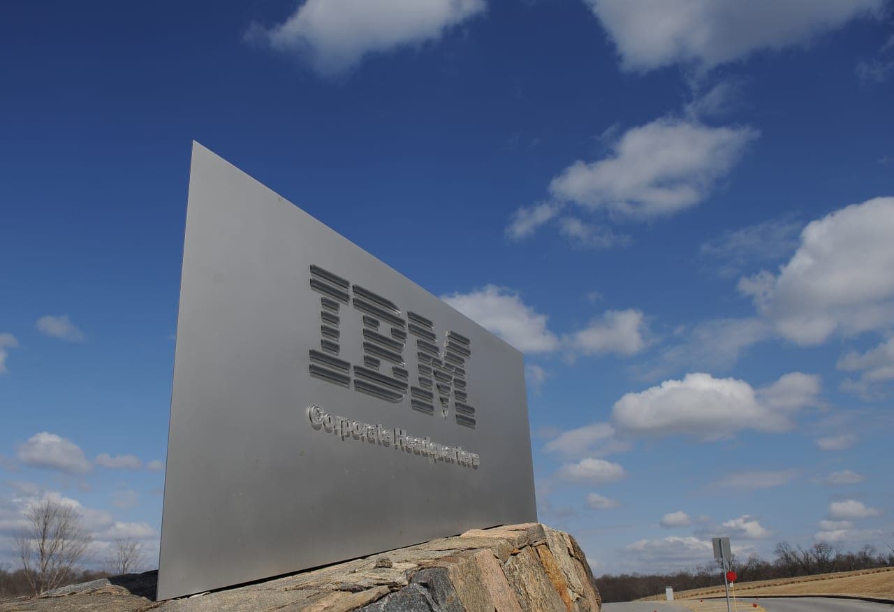 IBM Tarihinin En Sert Düşüşünü Yaşadı: Beklenmedik Veriler Piyasayı Sarsıyor