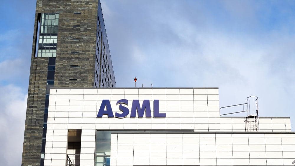 ASML, Snowflake Lead Five Stocks Near Buy Points Amid Market Turbulence