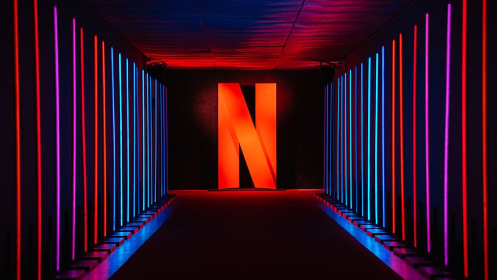 Netflix Shares Plummet: Streaming Giant's Growth Narrative Under Scrutiny