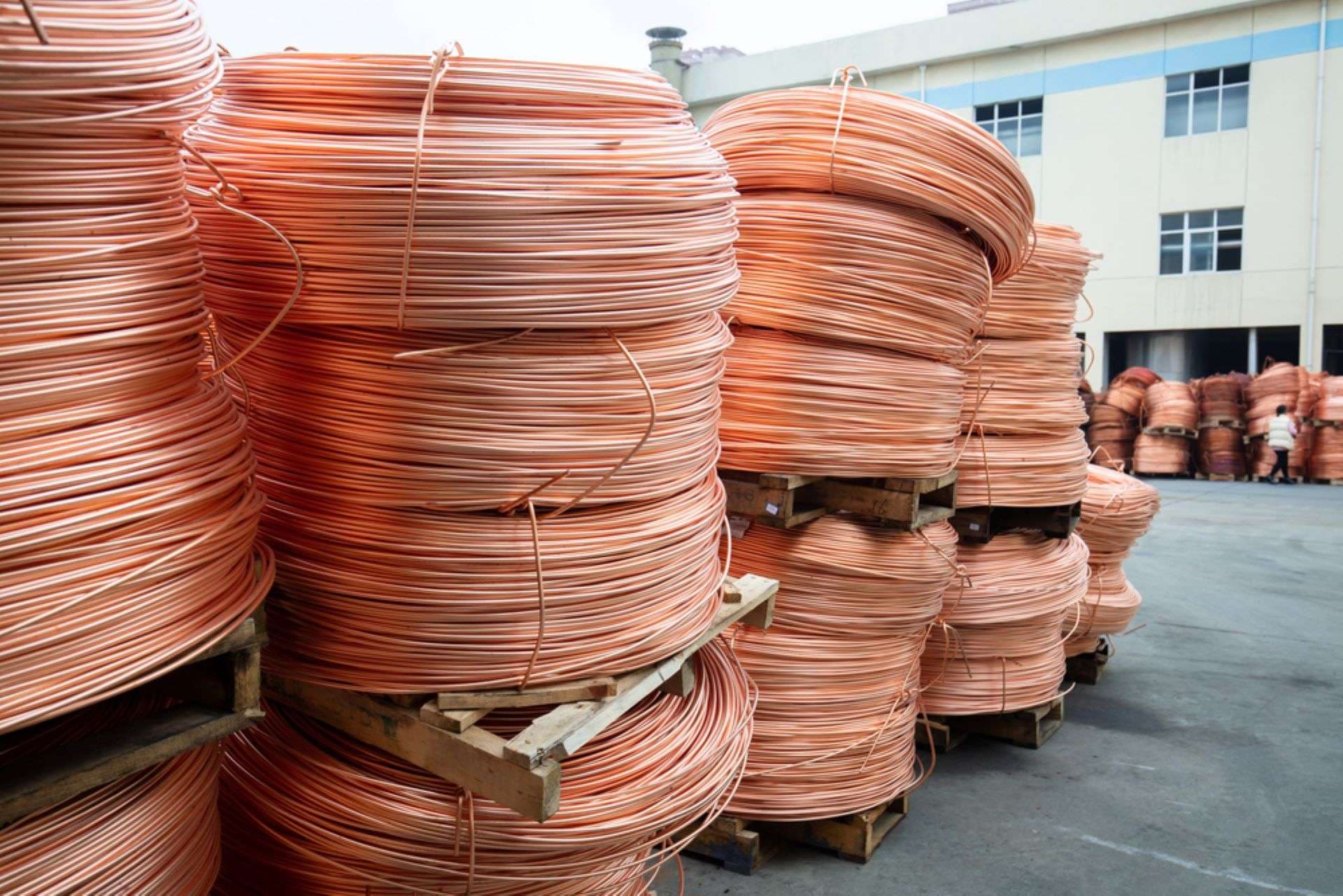 Conflict of Supply Bottleneck and Demand Resistance in Copper Markets
