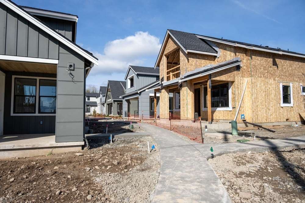 U.S. Housing Market Confidence Drops to 34: Market Implications and Technical Analysis