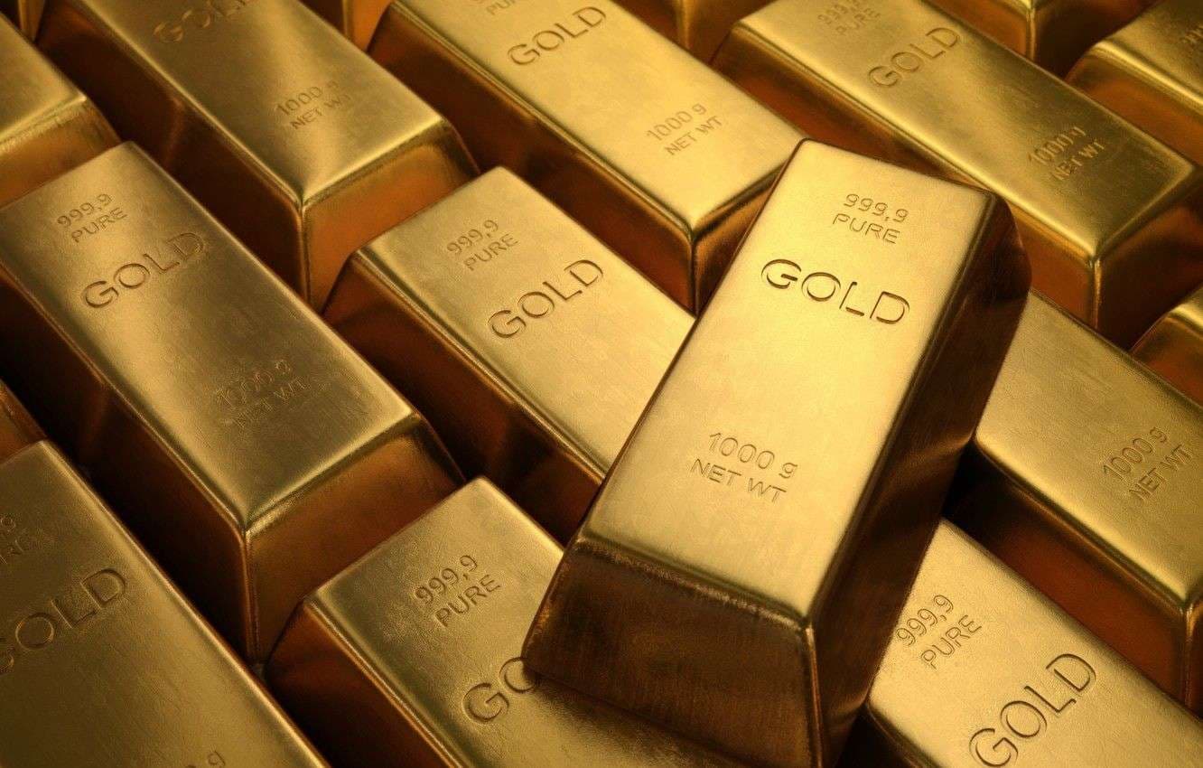 Gold Plunges 1.5% Amid Hormuz Tensions and Rate Expectations: Market Dynamics Shift