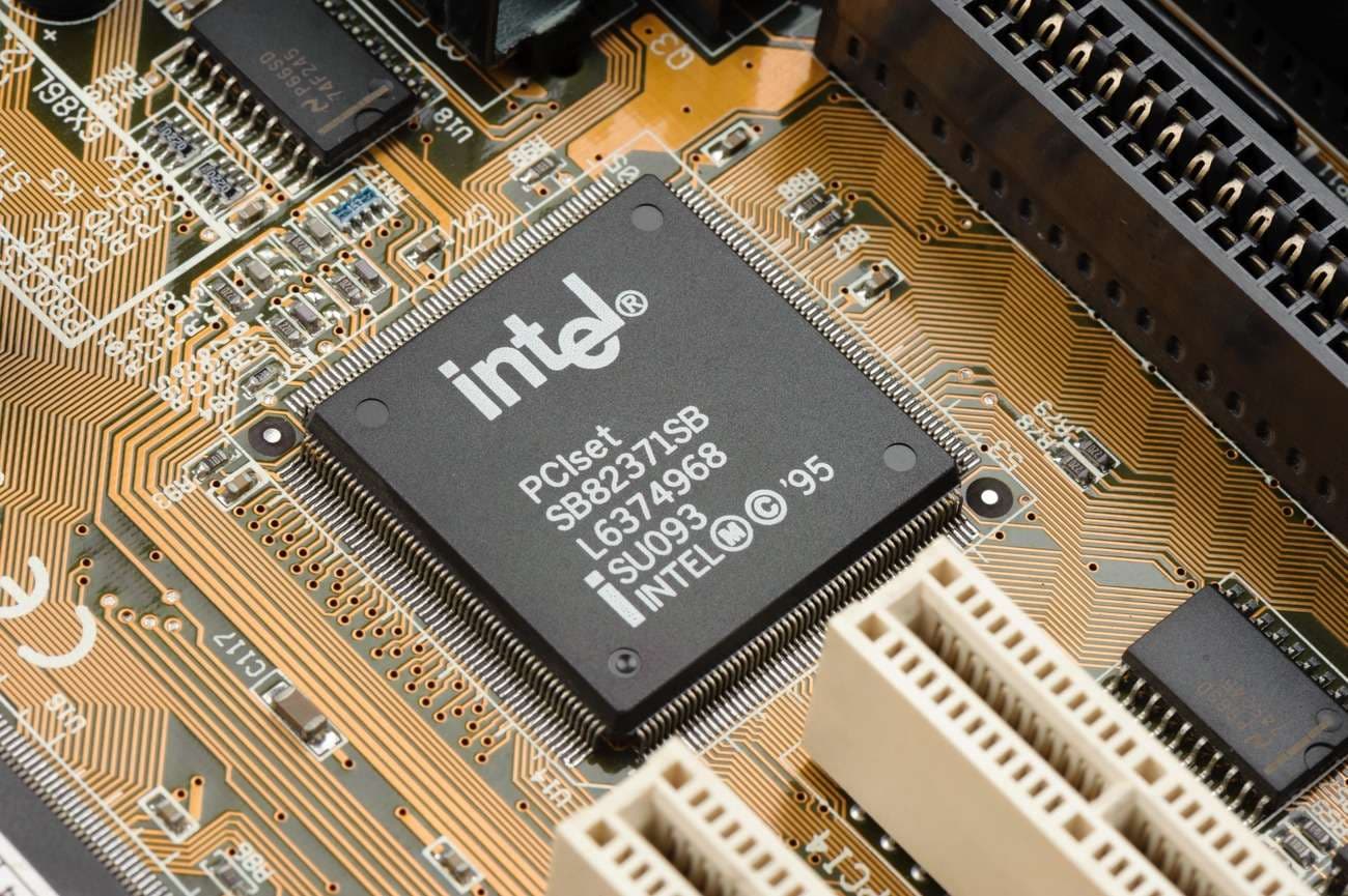 Intel, Beklentileri Aşan Q2 Kârıyla Hisseleri Yükseltti