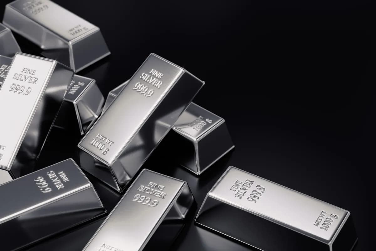 Silver's Hidden Strategy in Gold's Shadow: Natural Gas Pricing and Geopolitical Risks
