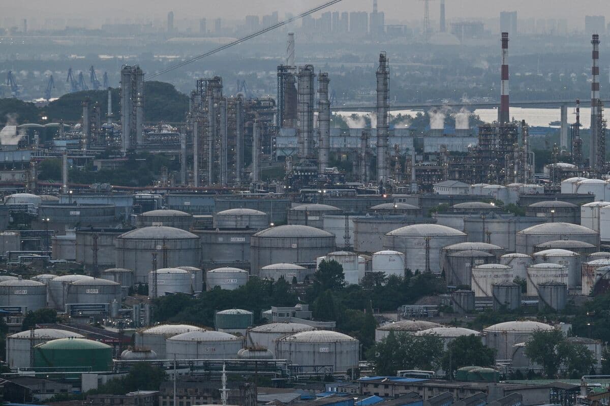 Çin'in İran Savaşı'nın Petrol Tedariklerini Korkutması: Rafinerilere Yüksek Üretim Emri