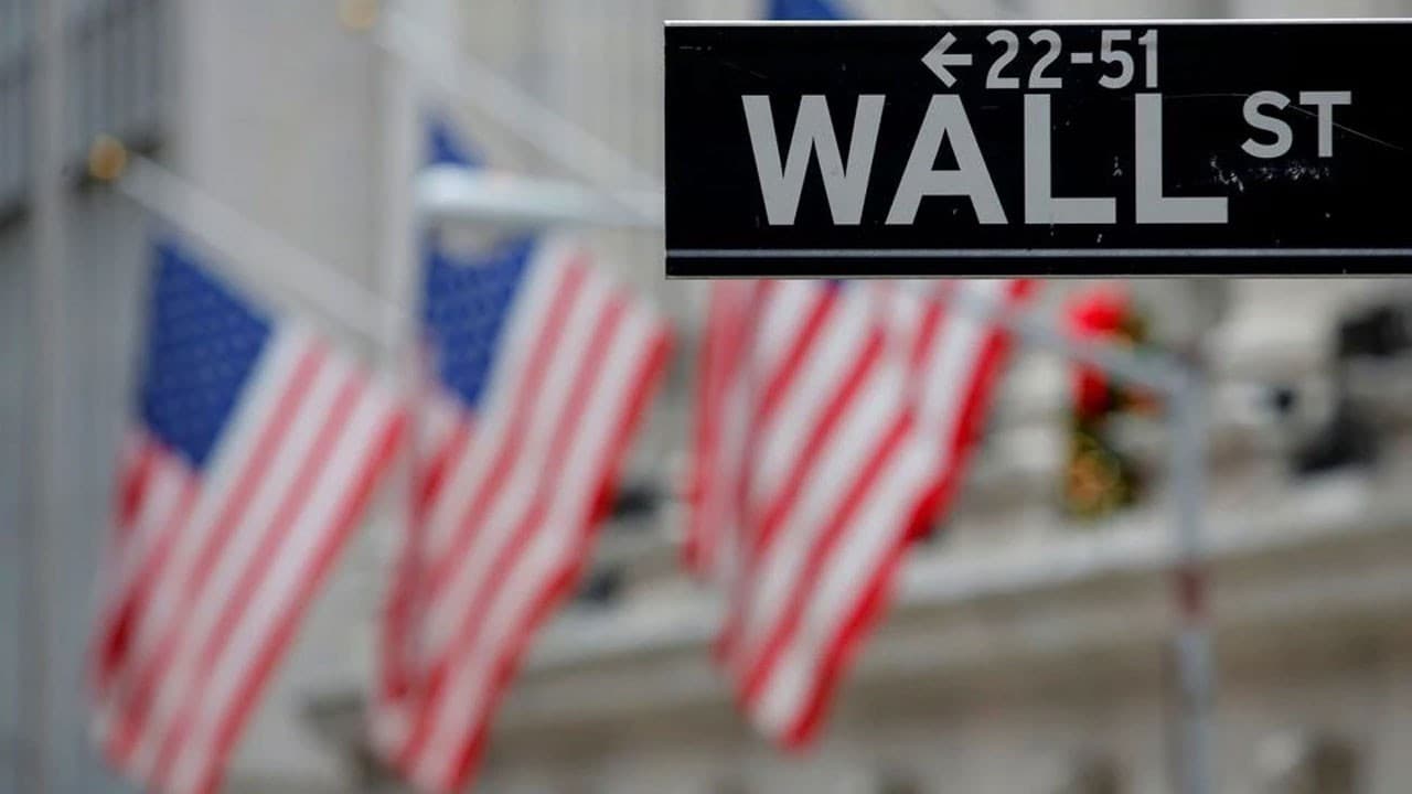 New York Stock Exchange Closes with Decline: Chip Companies and Geopolitical Developments