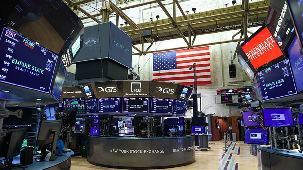 Strong NYSE Close: Dow Jones Rises 0.29% to 52,637 Amid Geopolitical Tensions