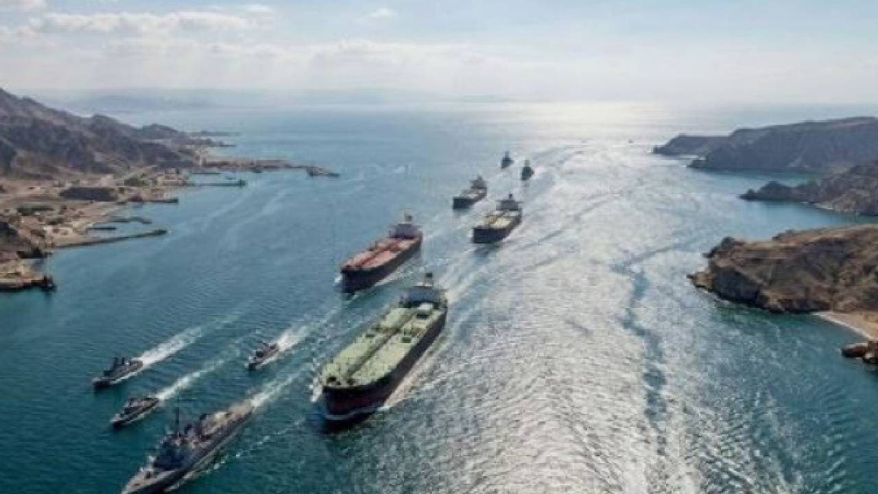 Hürmüz Boğazı Tanker Krizi: İran ve ABD Arasındaki Gerçekçi Çelişkiler Enerji Piyasalarını Kararsız Bırakıyor