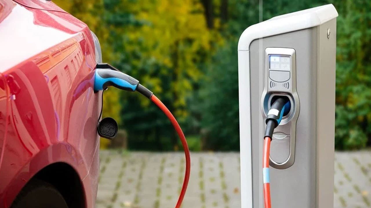 June 2026 Automotive Market: Electric Vehicles Lead Price Surge Amid Index Decline