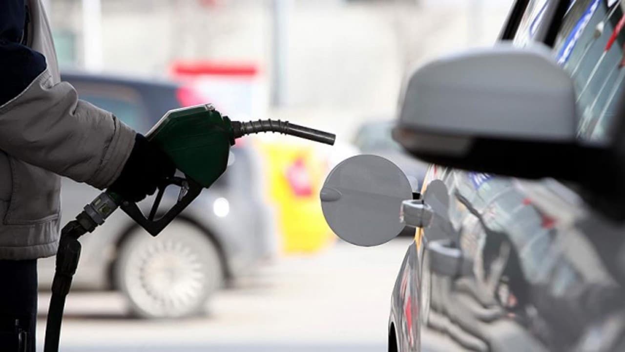 Fuel Prices Cross 70 TL Threshold: Tax Hikes and Currency Volatility Intensify Inflationary Pressure