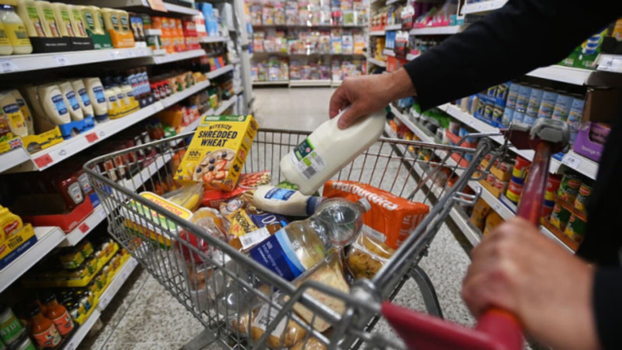 İngiltere'de Perakende Canlanması: Sıcaklar ve İndirimler Q2 Büyümesini Tetikledi