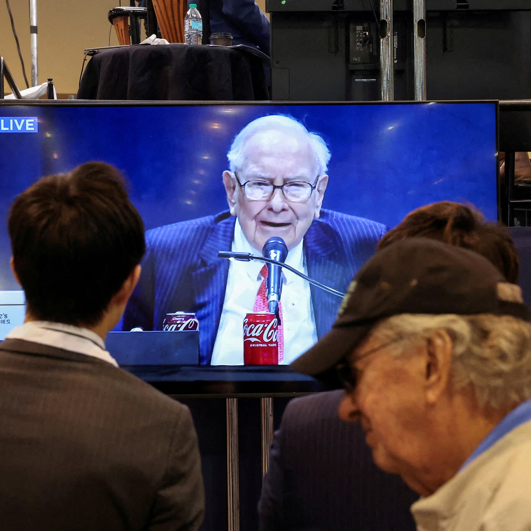 Buffett's Donation Refusal: How the Epstein Scandal Shakes Markets