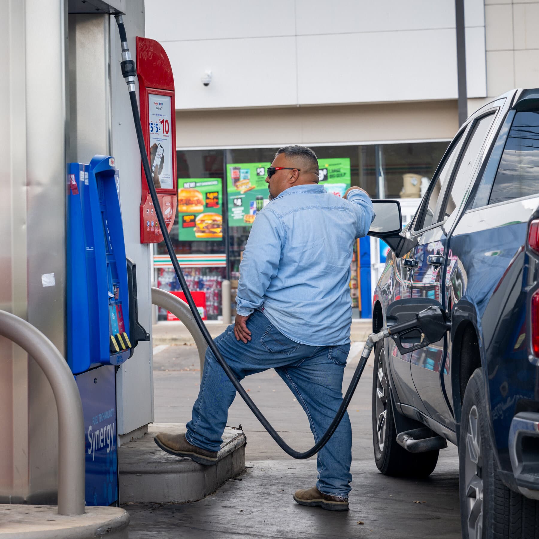 Diesel Prices Surge to $5/Gallon Again: Iran War and Refinery Crisis