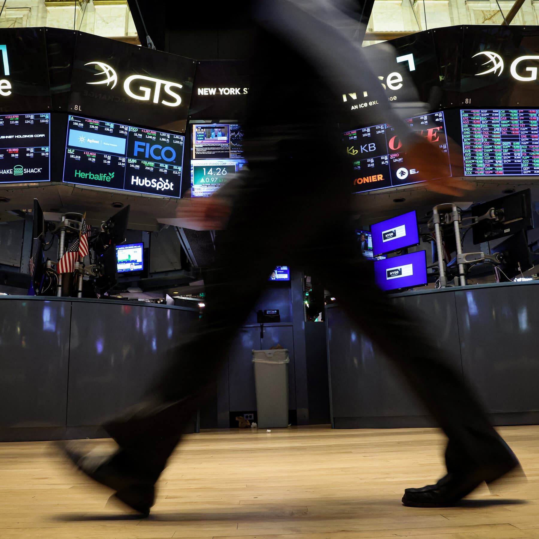 Tech and AI Spending Concerns Trigger Sharp S&P 500 Slide